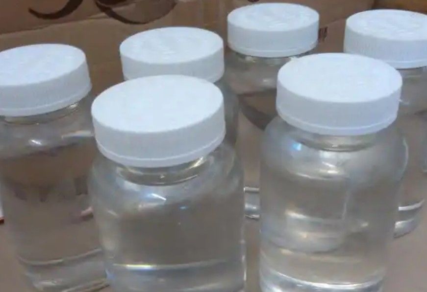 เรซินเมลามีนฟอร์มาลดีไฮด์เมทิลเลทด์ที่มีเนื้อแข็ง 79-85 เปอร์เซ็นต์ ละลายน้ำได้ มีความยืดหยุ่นสูงถึง 2 มม. เหมาะสำหรับเคลือบและกาว